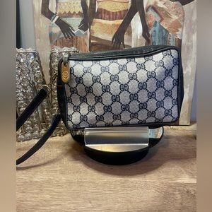 Gucci Clutch in GG Supreme Vintage Pouch with wristlet unisex